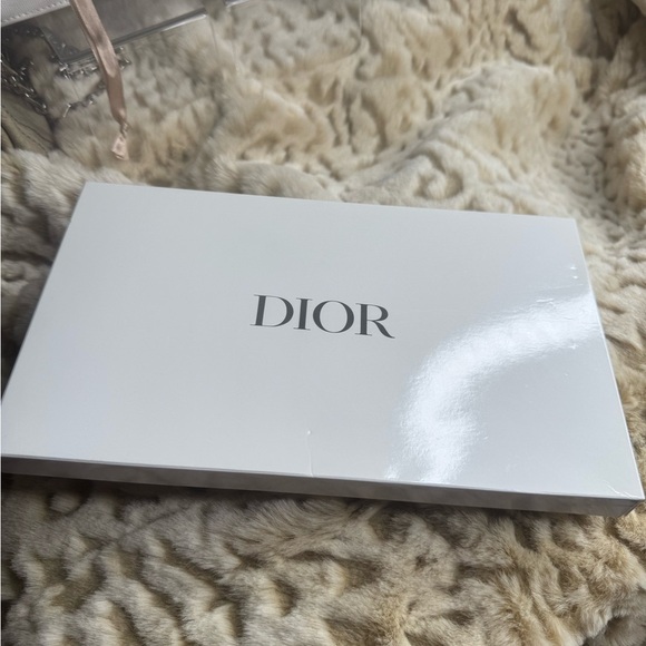 Dior Glossy Black Handheld Mirror Novelty Mirror - Picture 4 of 8